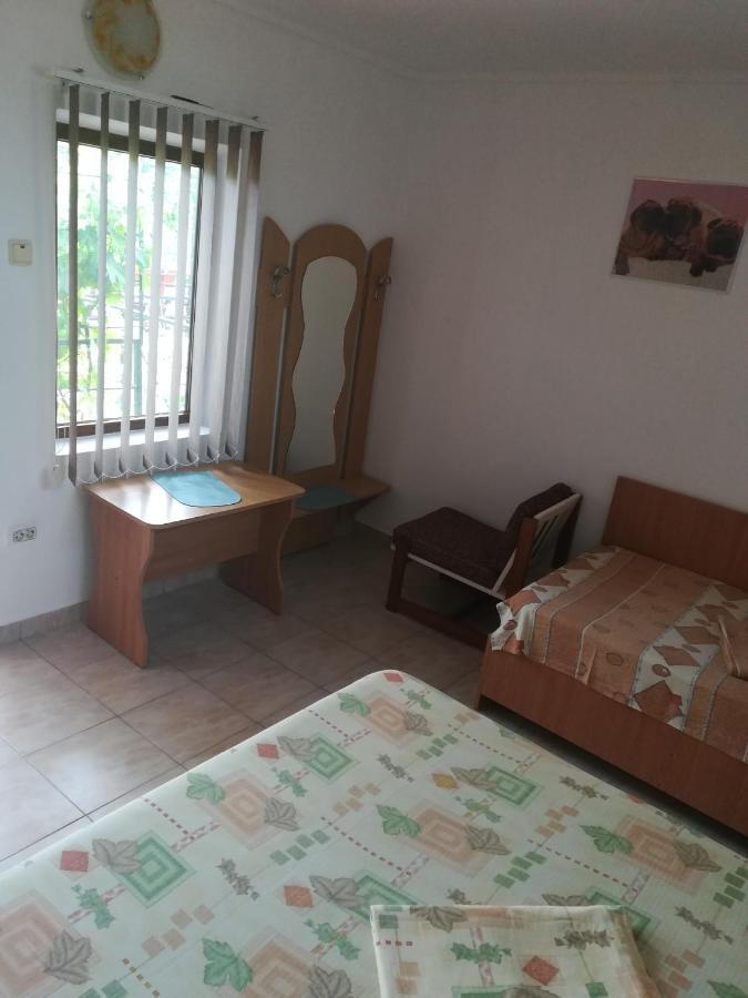 Pensiunea Lyo Două Mai Pokoj fotografie